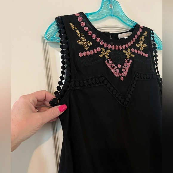 G Collection Rich Black Sleeveless Blouse with Embroidery Detail Women’s Small - Picture 6 of 10
